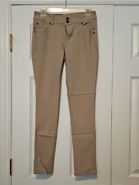 Sabrina Lauren Women’s Skinny Pants in Taupe